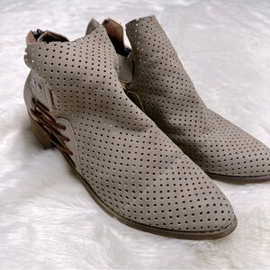 Mi.im taupe‎ vegan ankle booties